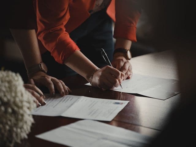 Customs and Documentation for International Moves: Complete Guide