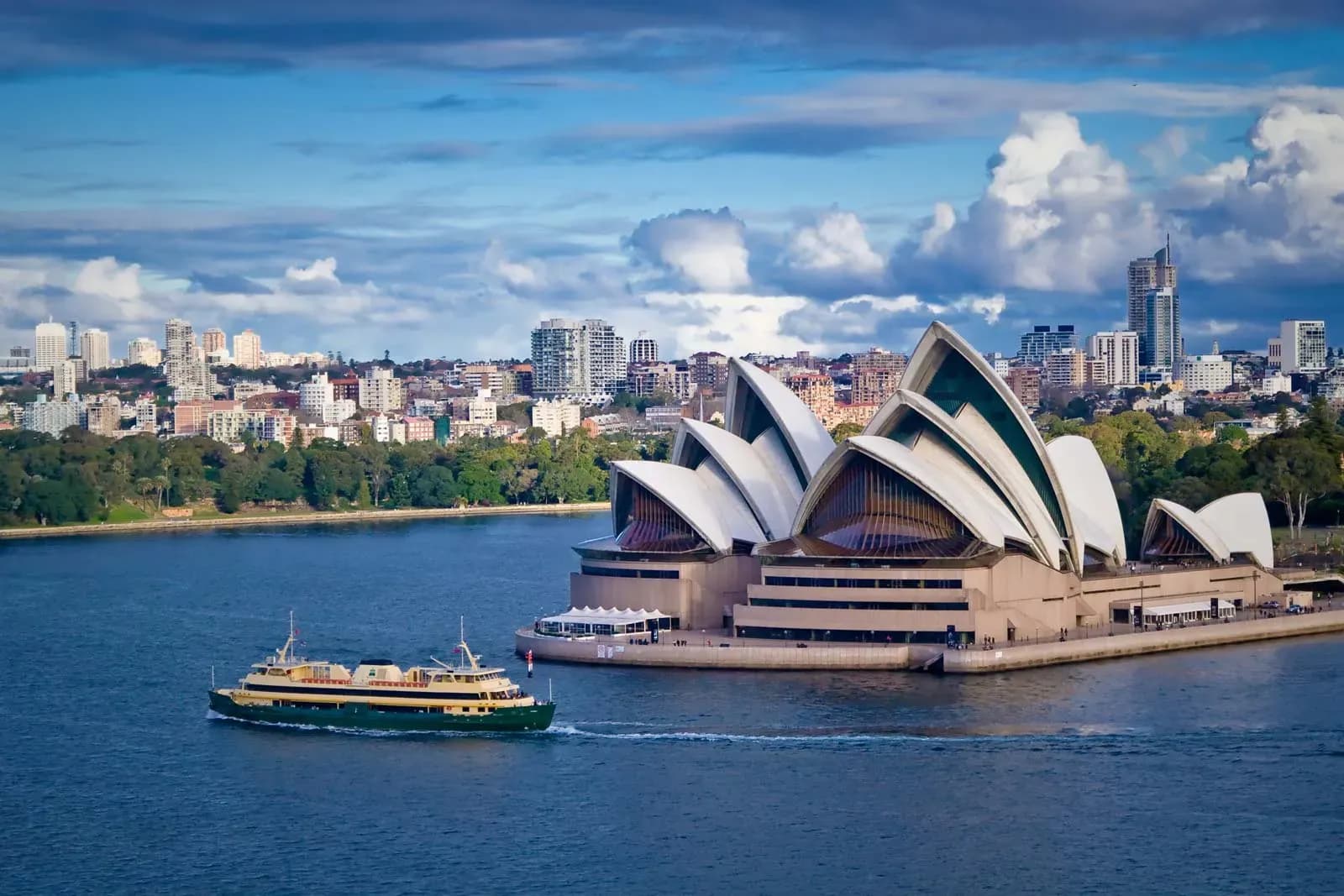 Moving to Sydney from the UK: A Guide