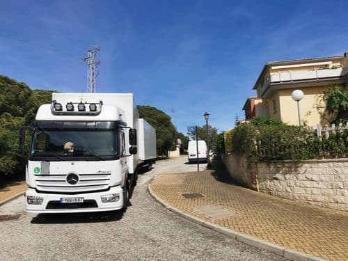 Truck and trailer in Fuengirola, Spain 🇪🇸 next stop Marbella 💃🕺🏻 ☀️
